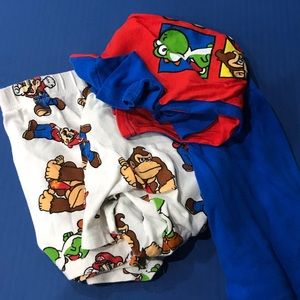2 boys matching pajama sets